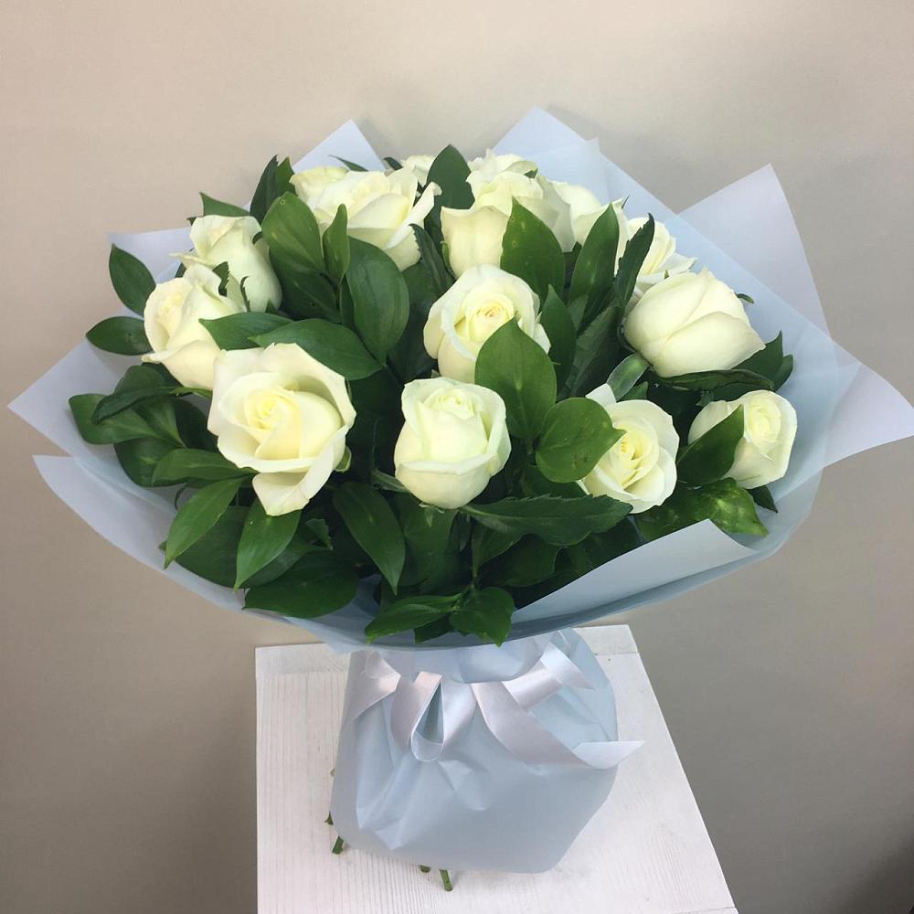 Букет 15 Белых роз Проуд в Каменке