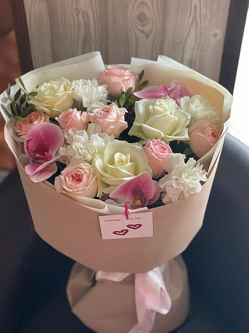 Букет цветов из: Орхидеи, Розы и Гвоздики в Каменке