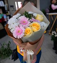 Букет цветов из:  Герберы, Розы и Хризантемы в Каменке