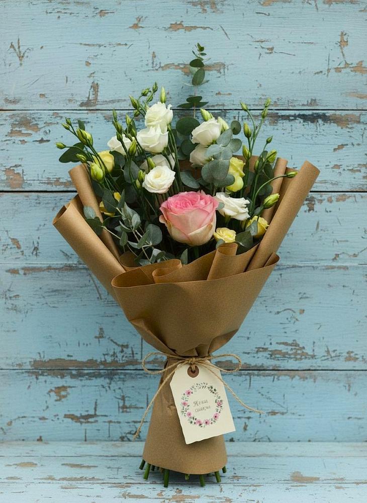 Букет цветов из: Розы и Лизиантусы в Каменке