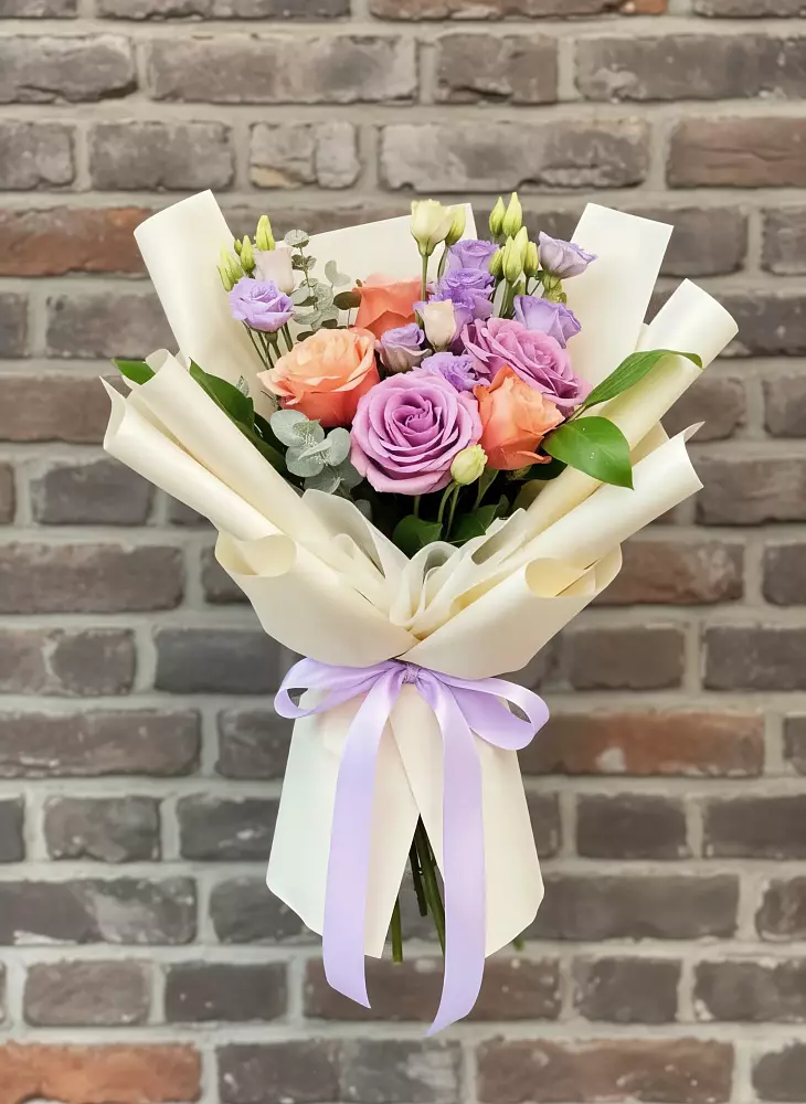 Букет цветов из: Лизиантусы и Розы в Каменке