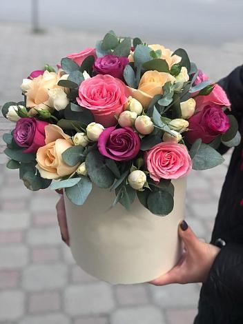 Цветочная композиция из Розы в шляпной коробке в Каменке