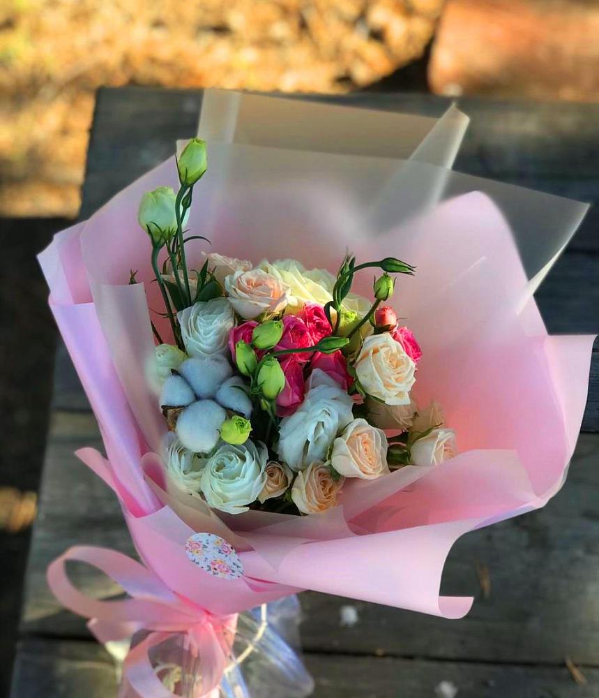 Букет цветов из: Розы и Лизиантусы в Каменке