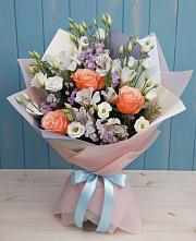 Букет цветов из:  Лизиантусы, Розы, Альстромерии и Гипсофила в Каменке