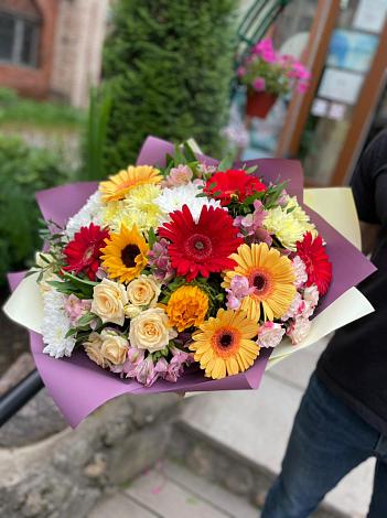 Букет цветов из: Герберы, Ромашки, Хризантемы, Розы и Подсолнухи в Каменке
