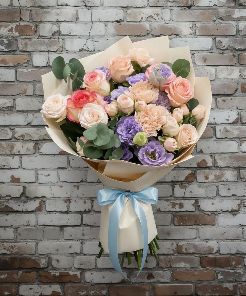 Букет цветов из: Розы, Лизиантусы и Гвоздики в Каменке