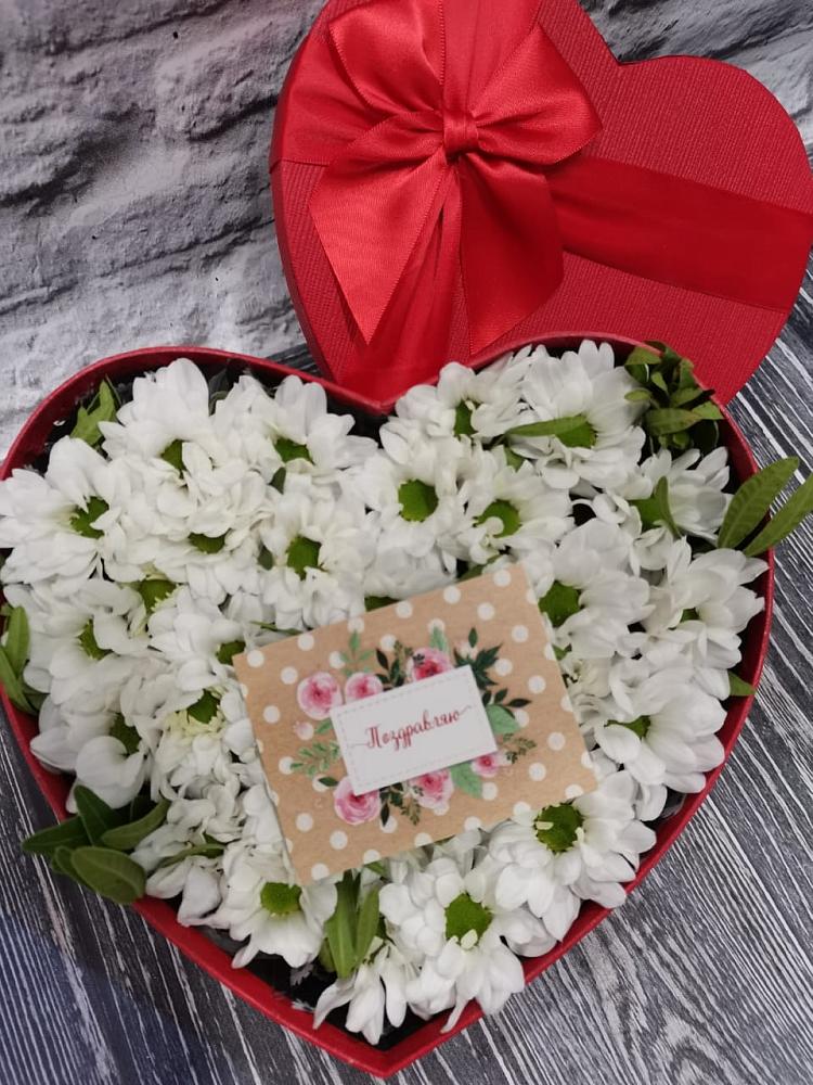 Цветочная композиция из Хризантемы в виде сердца в Каменке