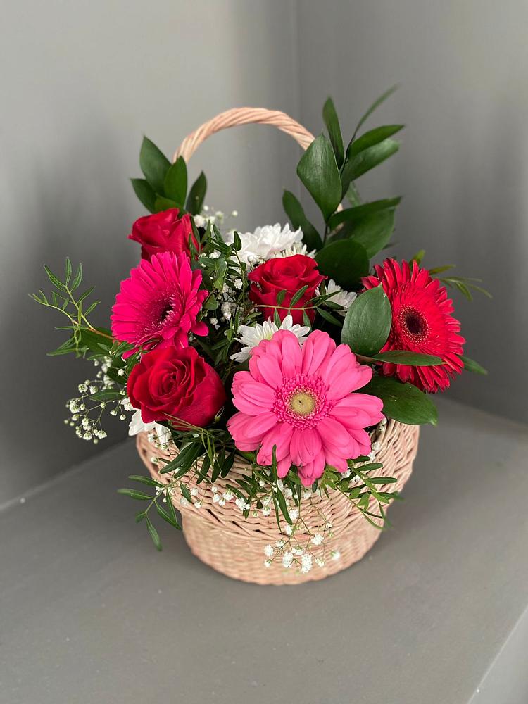 Цветочная композиция из Розы, Хризантемы и Герберы в корзине в Каменке