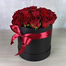 Цветочная композиция из Розы в шляпной коробке в Каменке