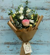Букет цветов из:  Розы и Лизиантусы в Каменке
