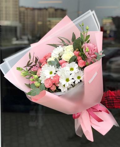 Букет цветов из: Розы, Лизиантусы и Хризантемы в Каменке